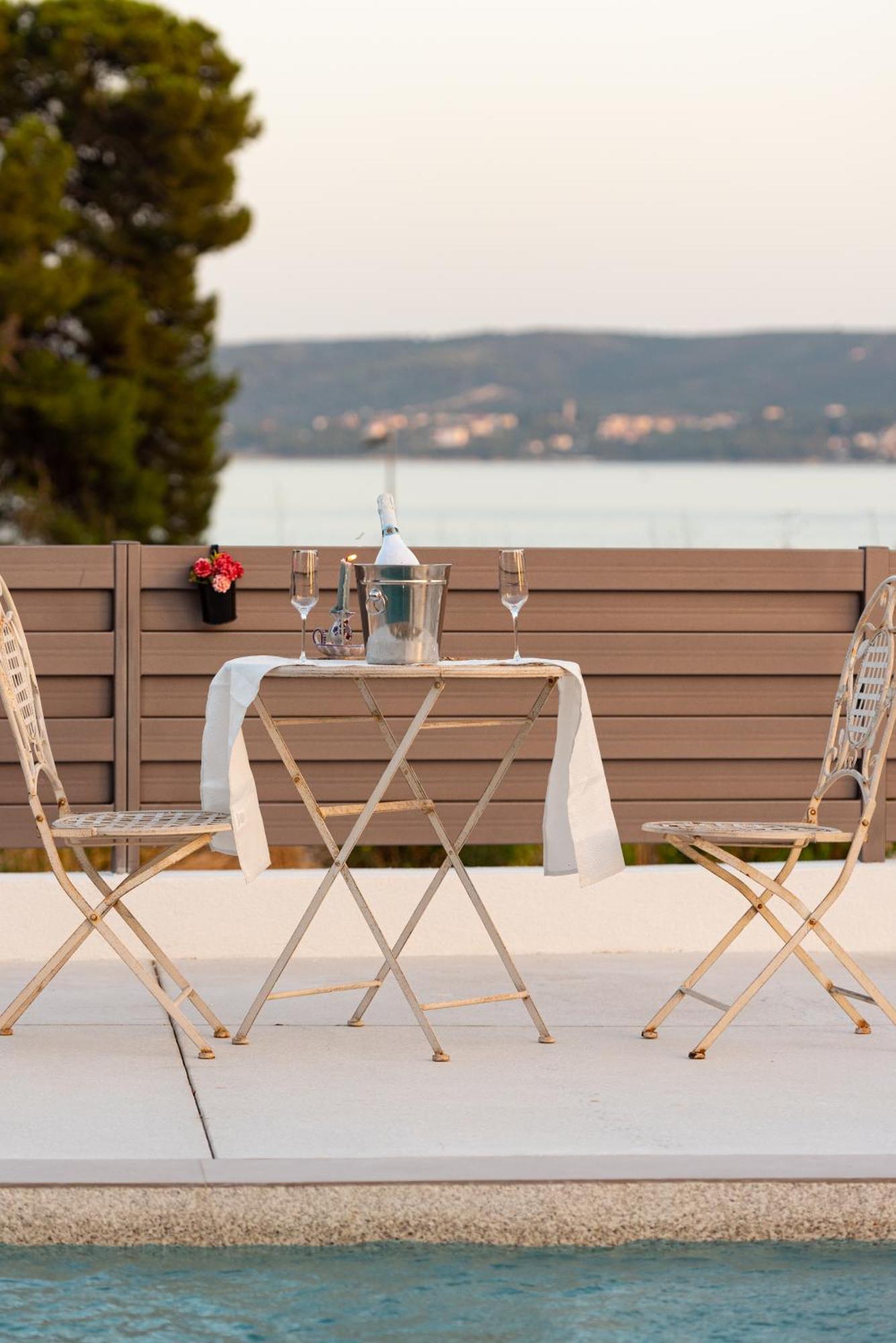 Beach Haven House With Pool And Jacuzzi Kaštela Exterior foto