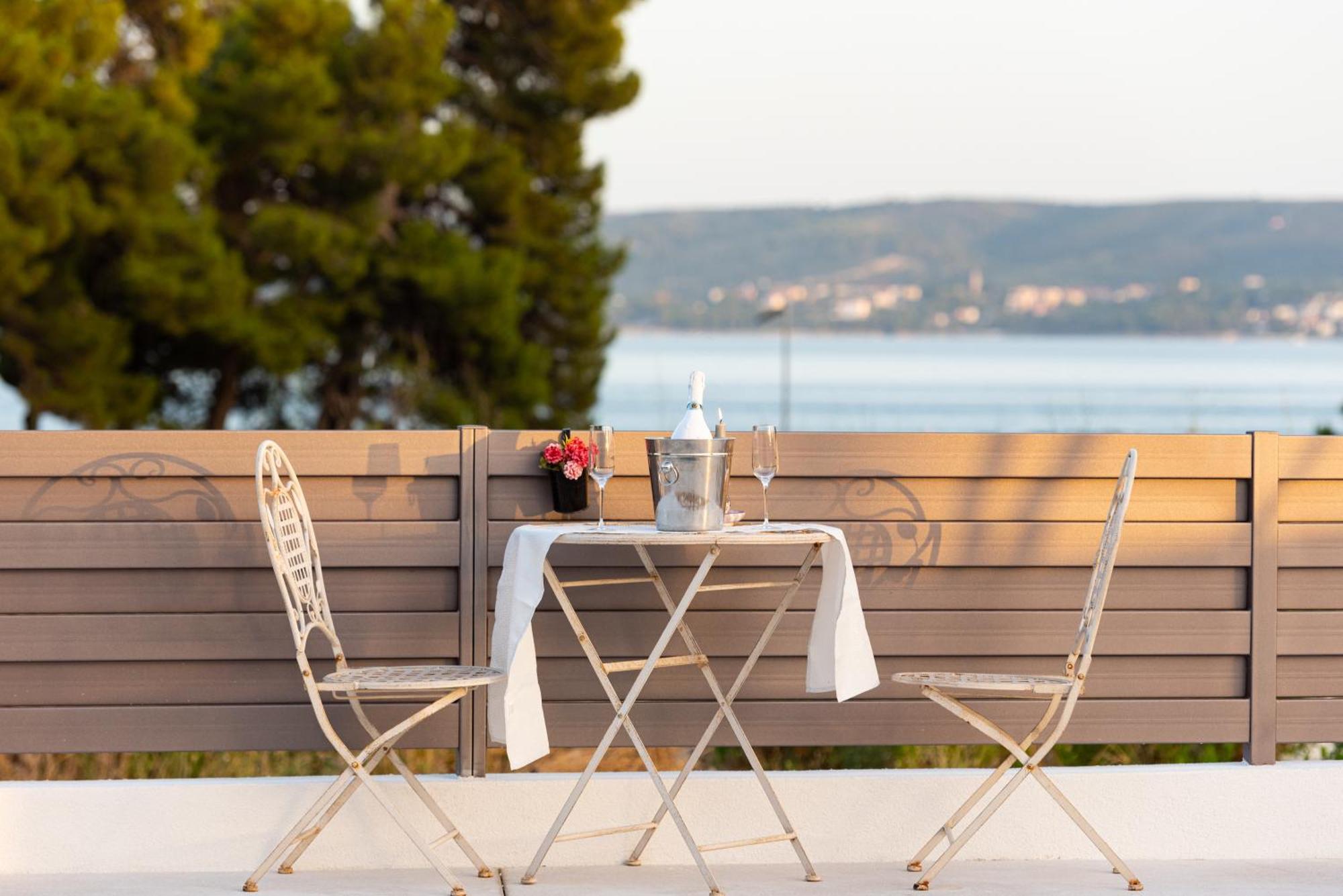 Beach Haven House With Pool And Jacuzzi Kaštela Exterior foto