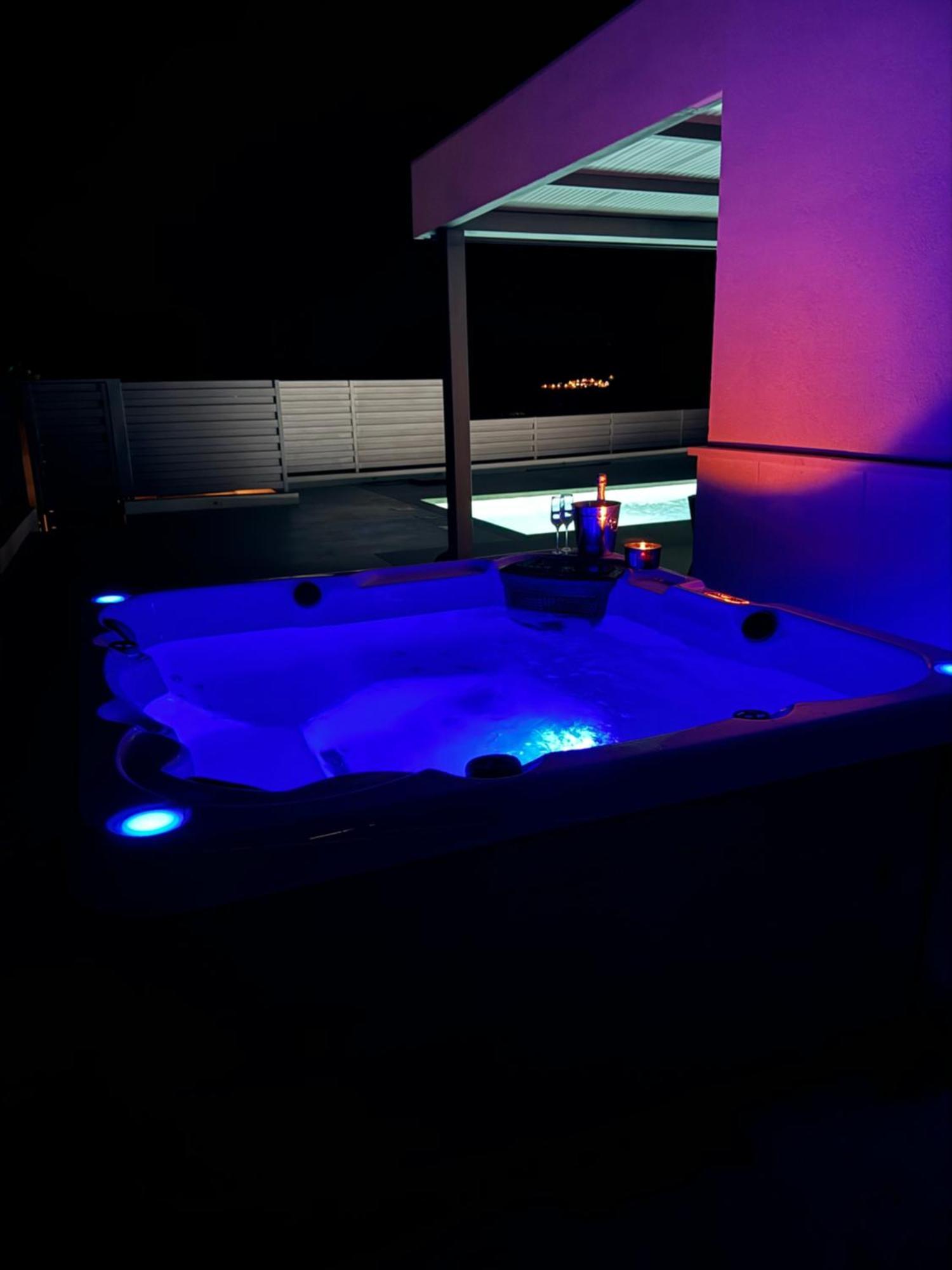 Beach Haven House With Pool And Jacuzzi Kaštela Exterior foto